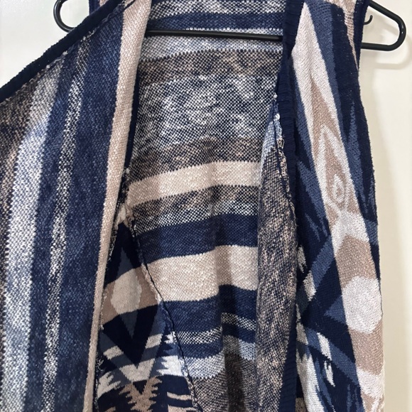 Democracy Navy and Beige Geometric aztec print sleeveless open cardigan size S - Picture 5 of 10